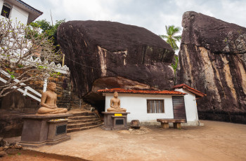 Aluvihara Rock Cave Temple